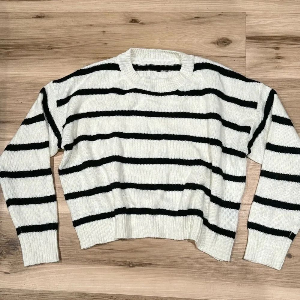 Seasty Knit Crewneck White Black Striped Sweater Women’s Small